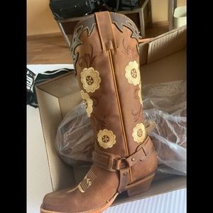 New! !! Cowboy boots never worn 6 1/2 size
